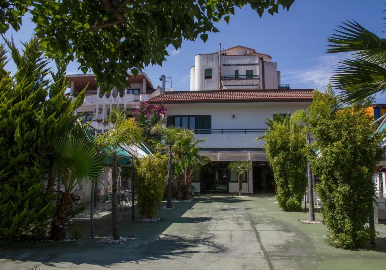 Hotel Atena Cirò Marina Exterior foto